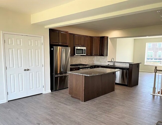 Foto del edificio - 1391 Black Forest Dr