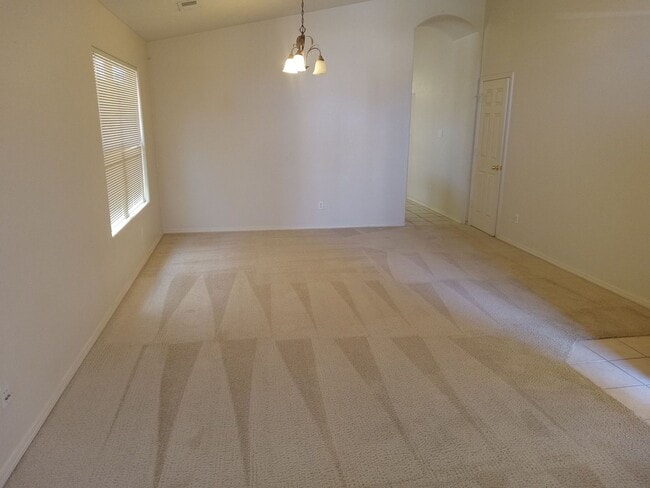 Building Photo - 3 Bedroom 2 Bath Home Located in Rio Ranch...