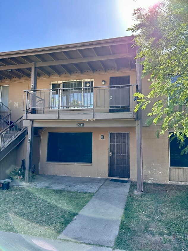 Second Floor - 2411 W Hazelwood St