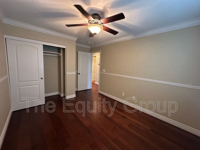 Building Photo - 3842 W Buena Vista Ave