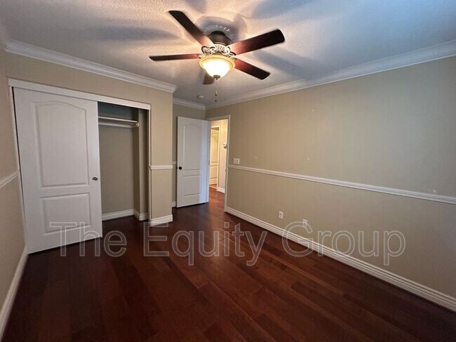 Foto del edificio - 3842 W Buena Vista Ave