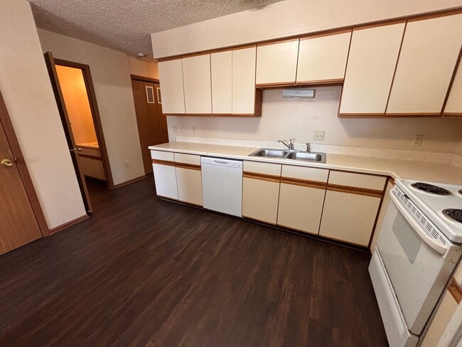 Building Photo - Italian Estates Property Management