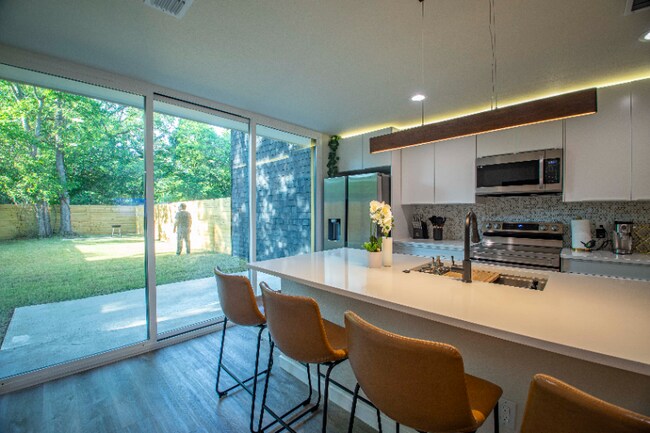 Foto del edificio - 605 E 7th St