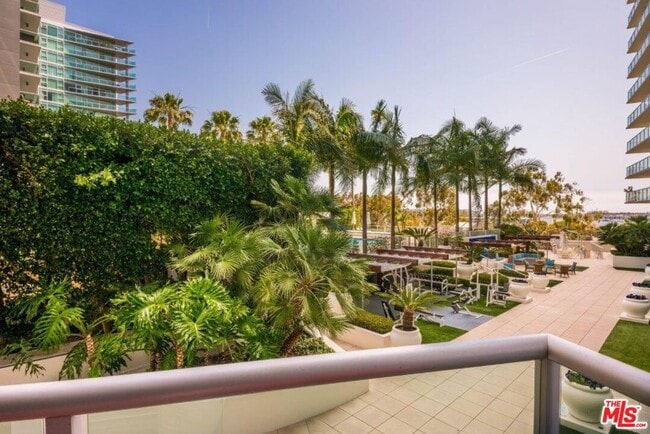 Building Photo - 13700 Marina Pointe Dr
