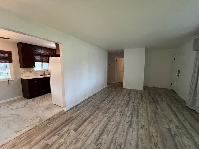 Building Photo - 1017 Rose Ave