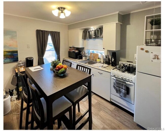 Foto del edificio - 280 Maple Ave