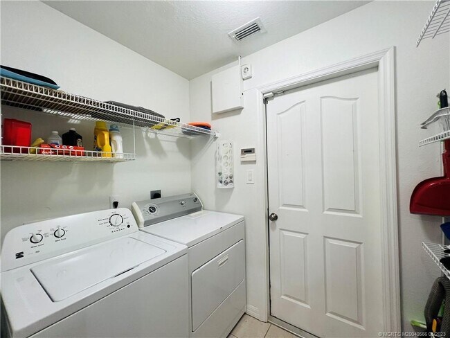 Foto del edificio - 1309 Carlton Ct