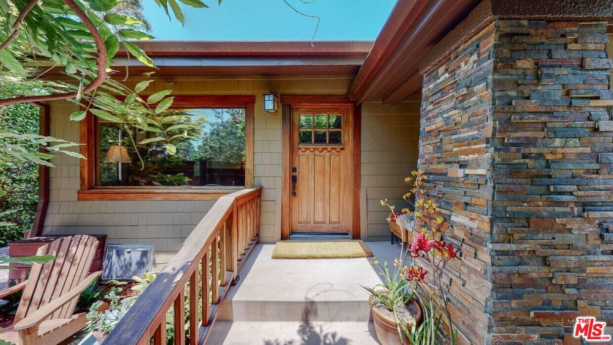 Primary Photo - 625 California Ave