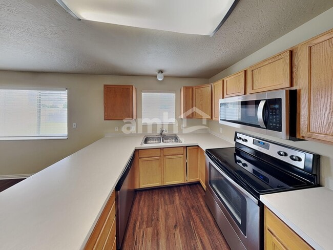 Building Photo - 2996 E 1530 S