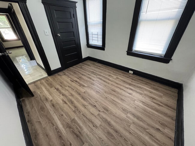 Foto del edificio - 45 Treacy Ave