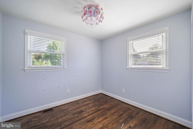 Foto del edificio - 9708 Glen View Dr