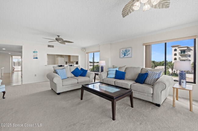 Foto del edificio - 6770 Ridgewood Ave