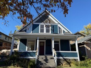 Building Photo - 197 Morton St