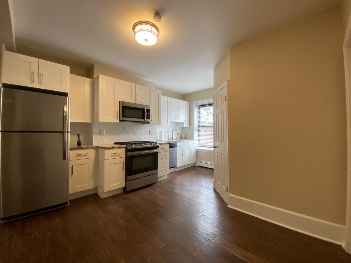 Primary Photo - 338 2nd St