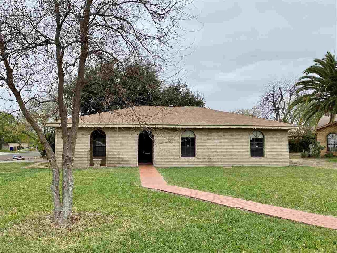 4811 Westgate Ct, Laredo, TX 78041 House for Rent in Laredo, TX