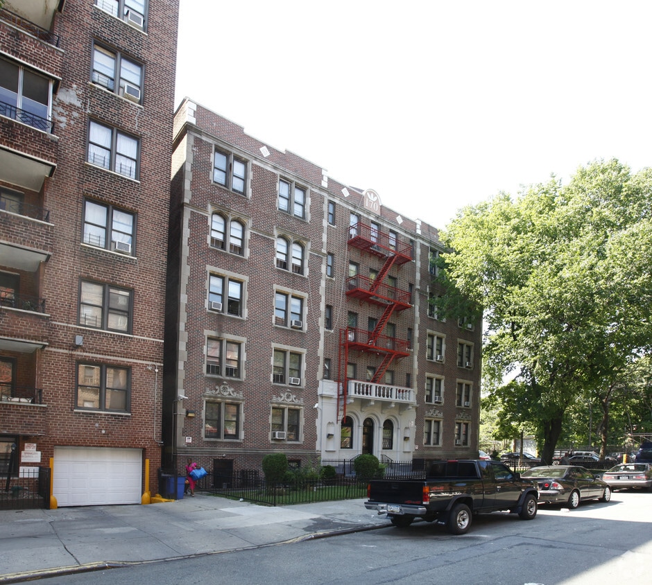 170 E 17th Street - 170 E 17th St