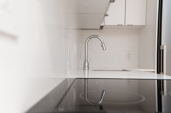 Building Photo - 54 Maitland St