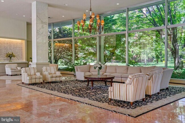 Foto del edificio - Wesley Heights Two Bedroom, Two Baths, Fur...