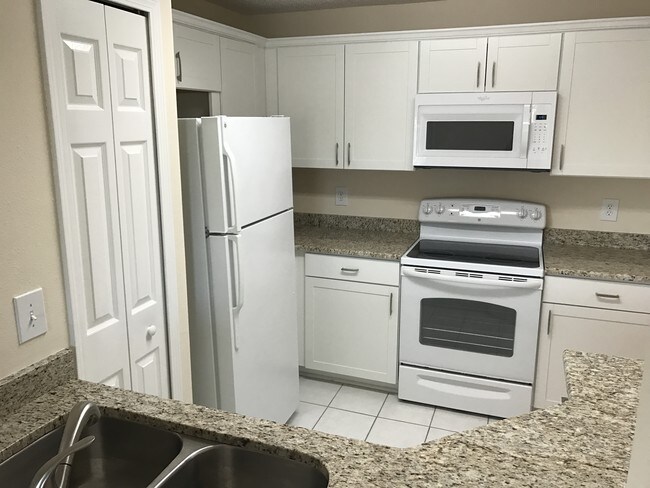 Kitchen - 300 Sandiron Cir