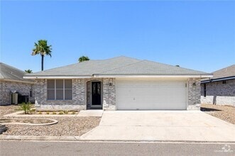 Building Photo - 1111 Lake View Dr