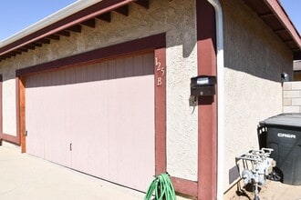 Building Photo - 125 S Cypress St