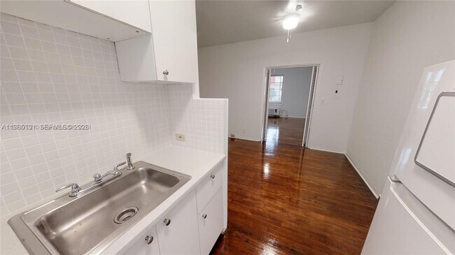 Foto del edificio - 639 12th St