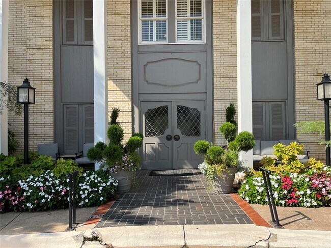 Foto del edificio - 1114 Sherwood Ln