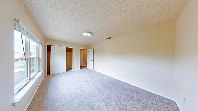 Building Photo - 2117 Centerville Dr
