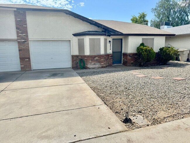 Foto del edificio - 3 Bedroom 2 Bath Single Level Home In Glendale!
