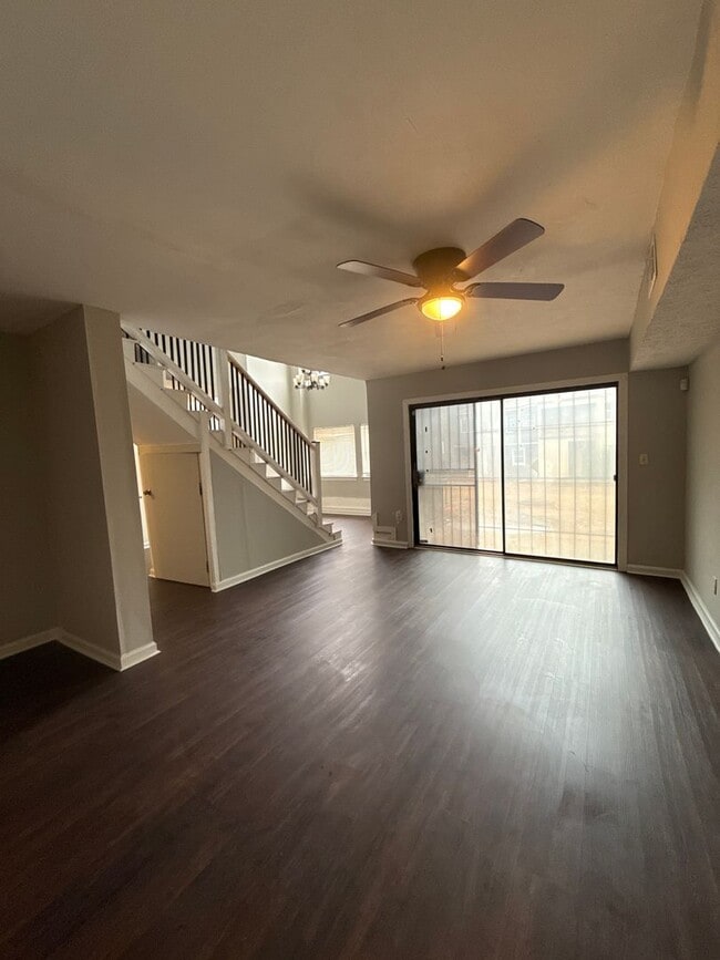 Building Photo - 4 bed 2 bath in Decatur!