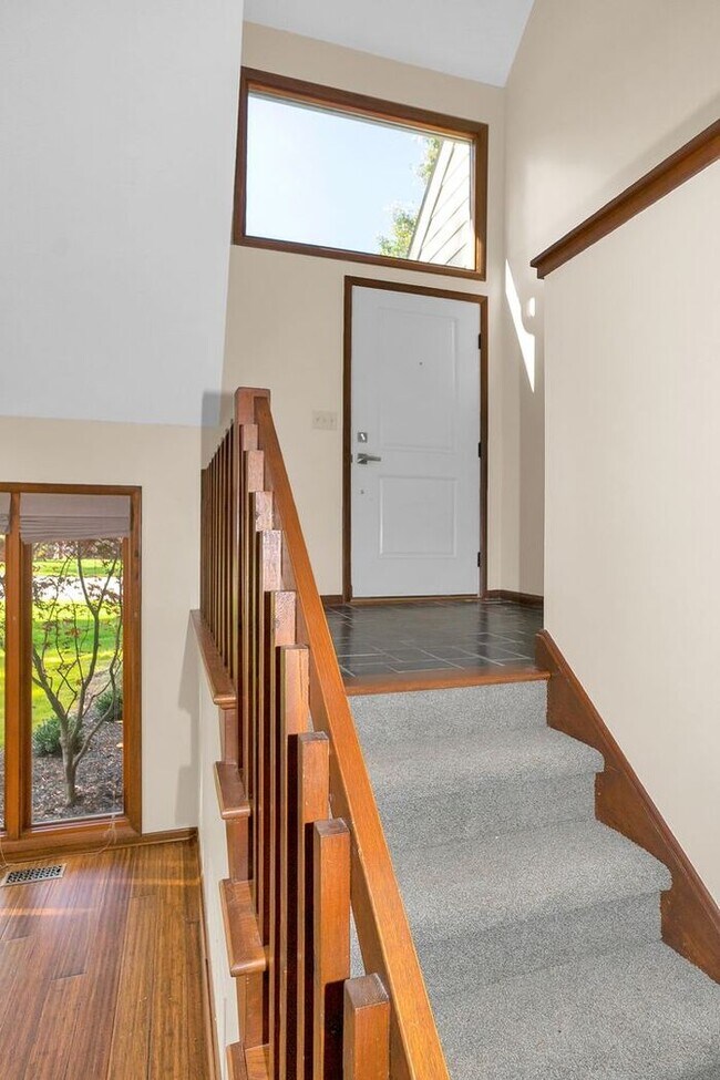 Building Photo - Lovely 4 Bedroom Home on a Sweet Cul-De Sac