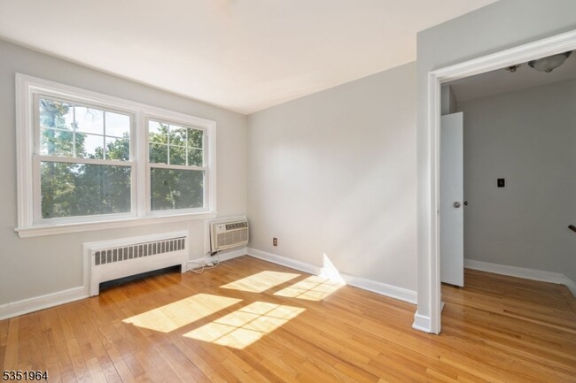 Foto del edificio - 176 Millburn Ave