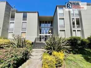 Building Photo - 1051 Beach Park Blvd