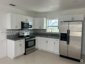 Building Photo - 14940 NE 11th Ct