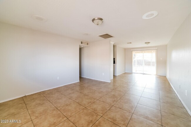 Foto del edificio - 7249 W Wolf St