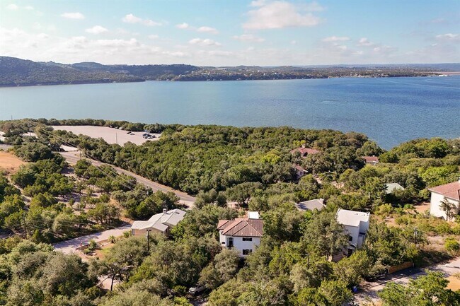 Foto del edificio - 13803 Lakeview Dr