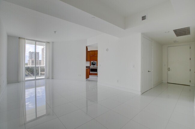 Foto del edificio - 15901 Collins Ave