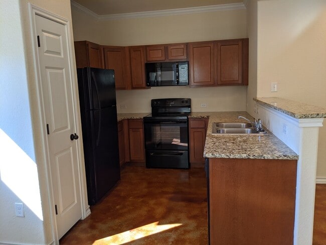 Building Photo - Town home for rent