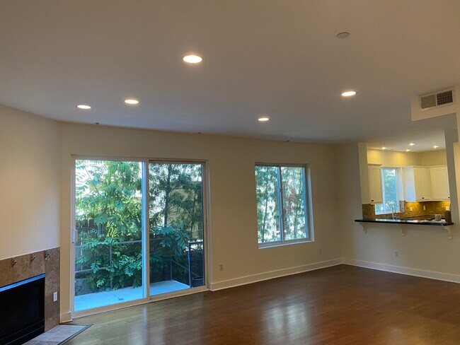 Foto del edificio - 11851 Laurelwood Dr