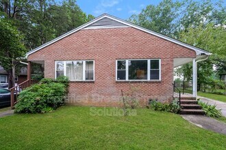 Building Photo - 509 Steele St