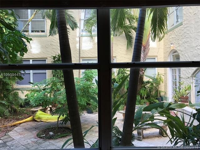 Building Photo - 900  16 ST