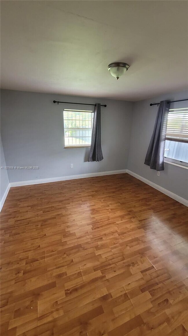 Foto del edificio - 3042 NW 27th St