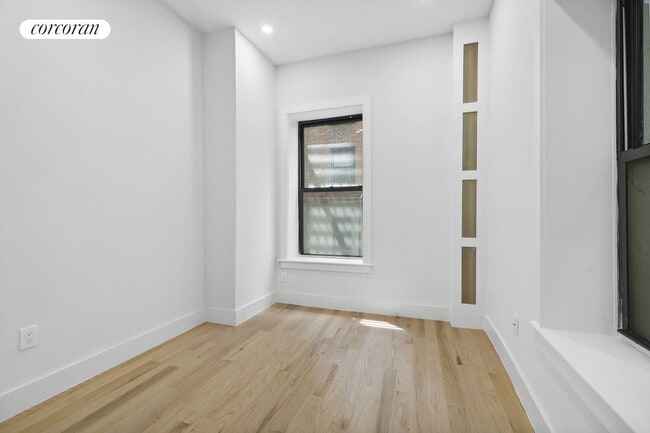 Building Photo - 202 W 96th St