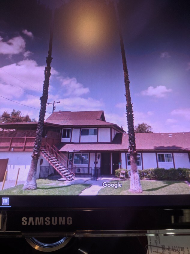 Primary Photo - 1560 E Benmore Ln
