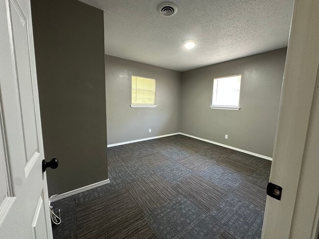 Building Photo - 307/309 E Fir St