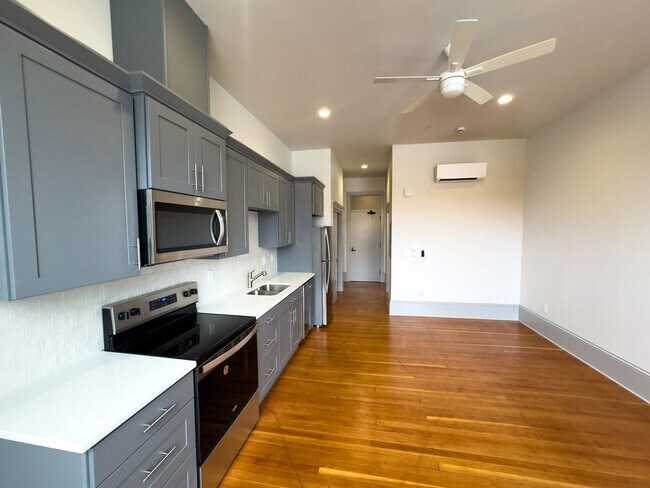 Foto del edificio - WINTER SPECIAL - NEWLY RENOVATED DOWNTOWN SALEM STUDIO