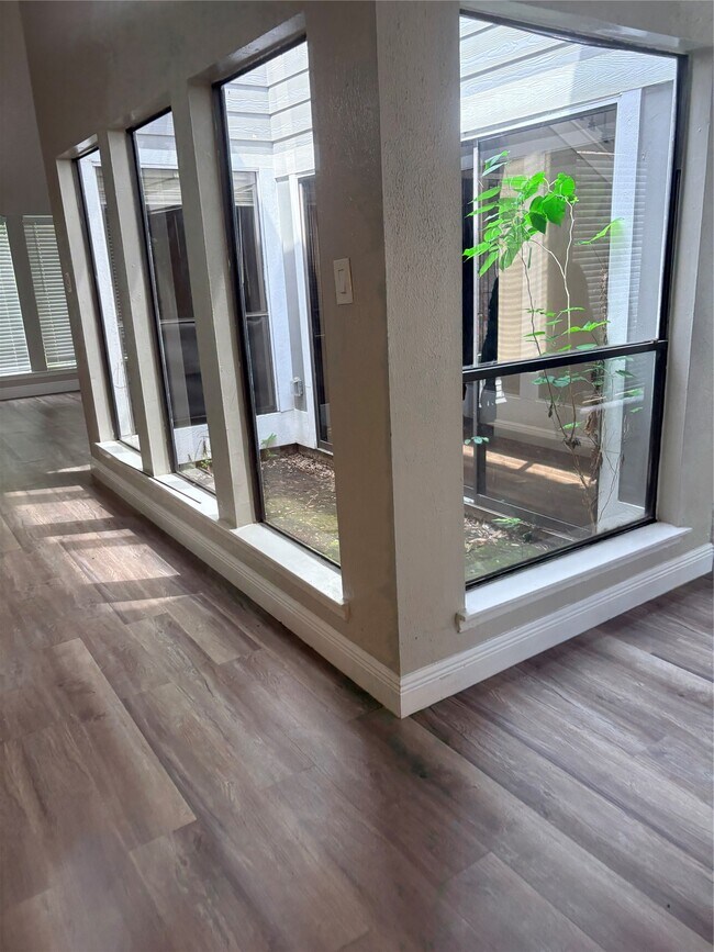 Foto del edificio - 6018 Elkwood Forest Dr