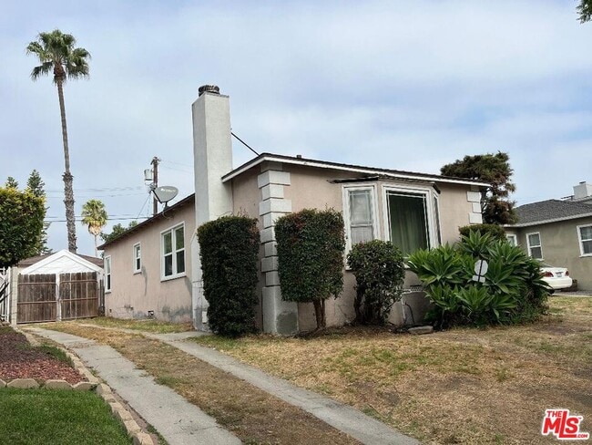 Foto del edificio - 1829 S Fairfax Ave