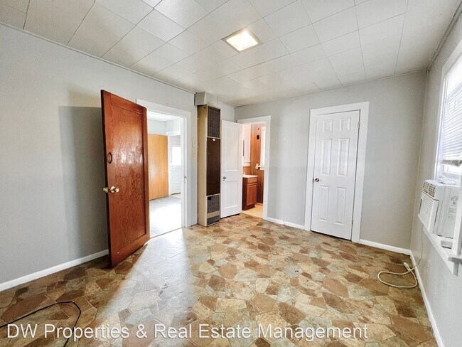 Building Photo - 3 br, 1.5 bath House - 607 Sunnyside