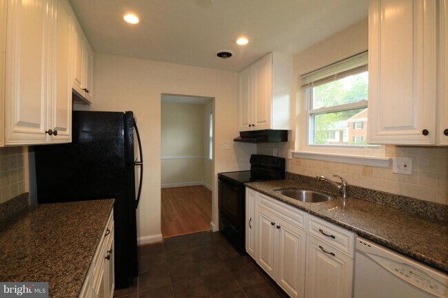 Building Photo - 6312 Haviland Dr